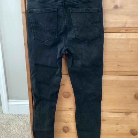 American Eagle Women’s Black Jean Size 4 Short - Picture 2 of 4